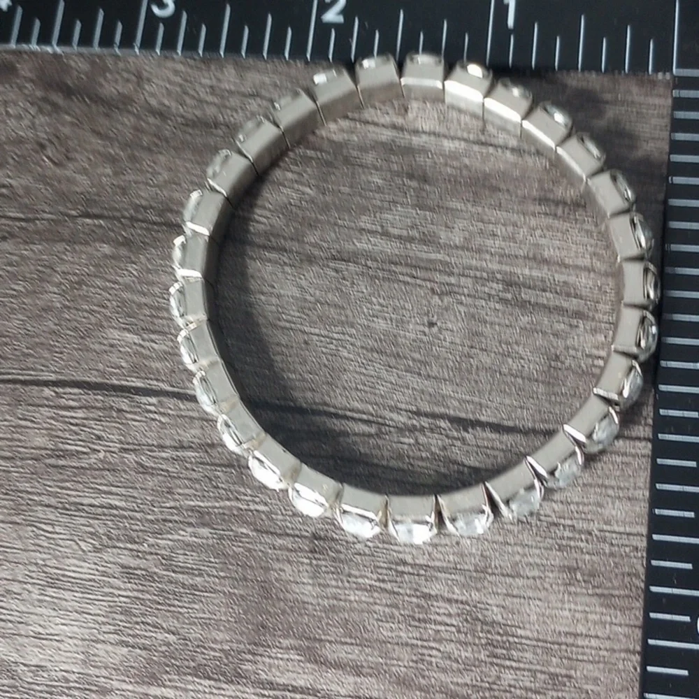 Elegant Silver Tone Crystal Bracelet B1001